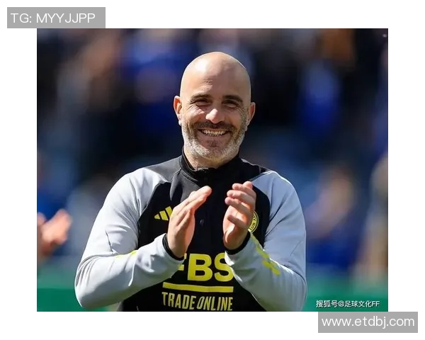 当足球球星在球场上突然跳起舞蹈全场爆笑掌声不断