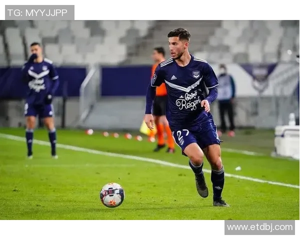 法甲足球明星卡片收藏热潮分析与未来发展趋势探讨 法甲足球明星卡片收藏热潮分析与未来发展趋势探讨